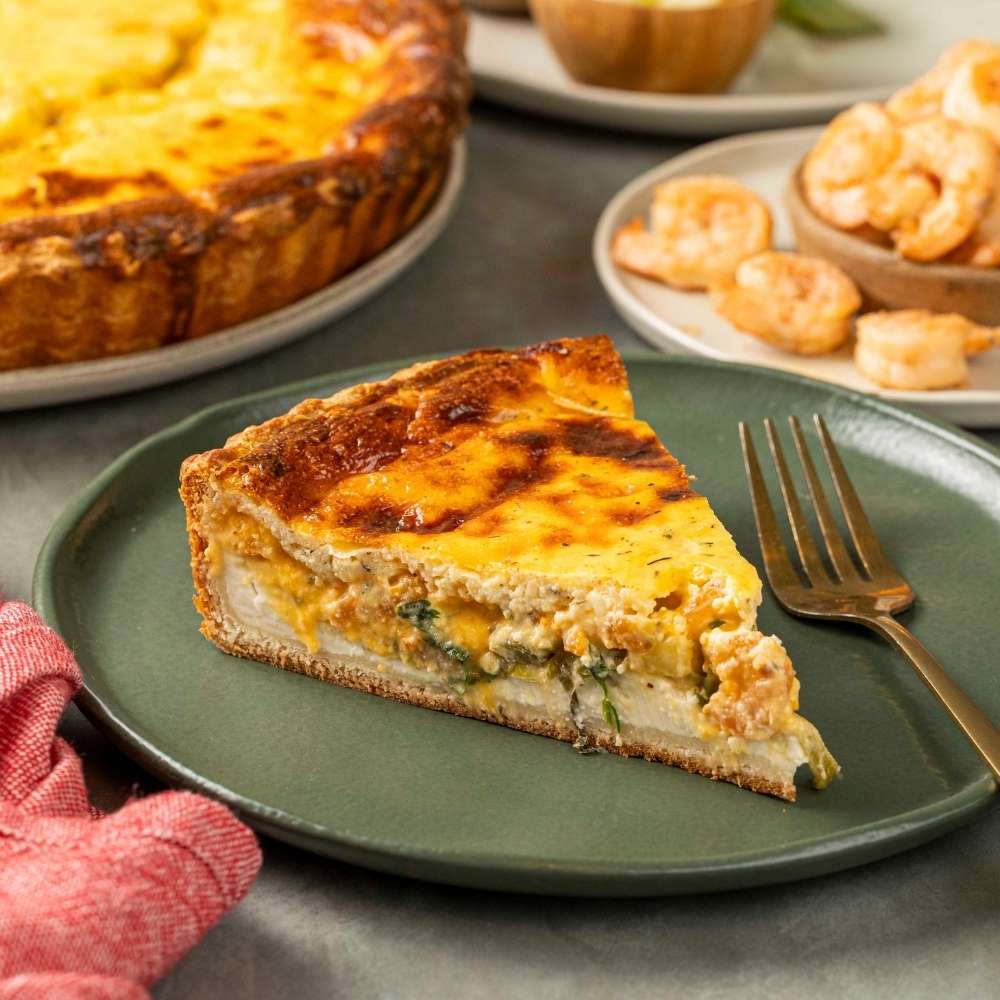 Quiche folhada de camarão, alho poró e catupiry