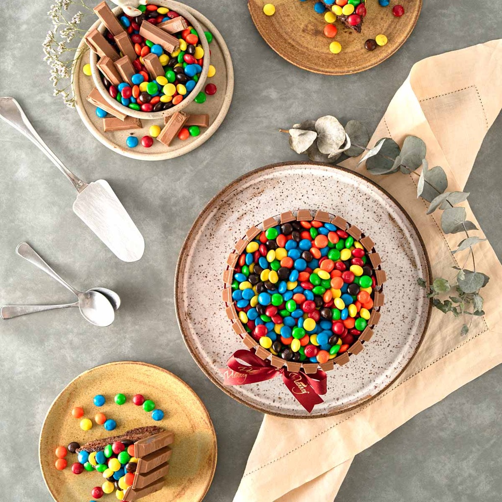 Torta de Kit Kat com M&M