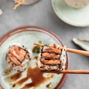 Uramaki de Pele de Salmão (8 un.)