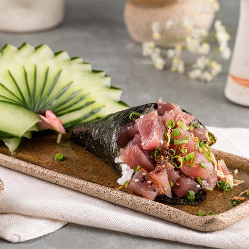 [109766] Temaki de Atum com Crispy de Gengibre, Gergelim e Cebolinha ( 1 Un.)