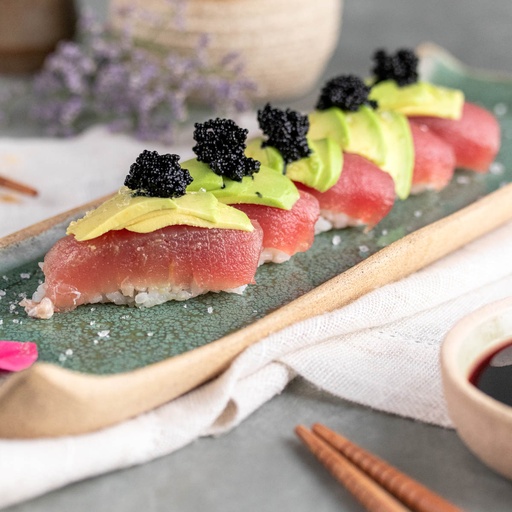 [110569] Niguiri de Atum com Escama de Avocado e Ovas Negras  6 unidades