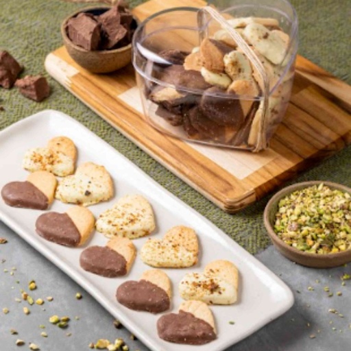 Caixa de Coração com Biscoitos Amanteigados Glaçados Sortidos